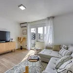 Liu Apartment In Pula Center