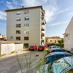 Liu Apartment In Pula Center