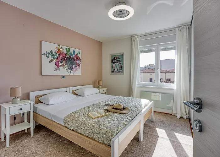 Liu Apartment In Pula Center